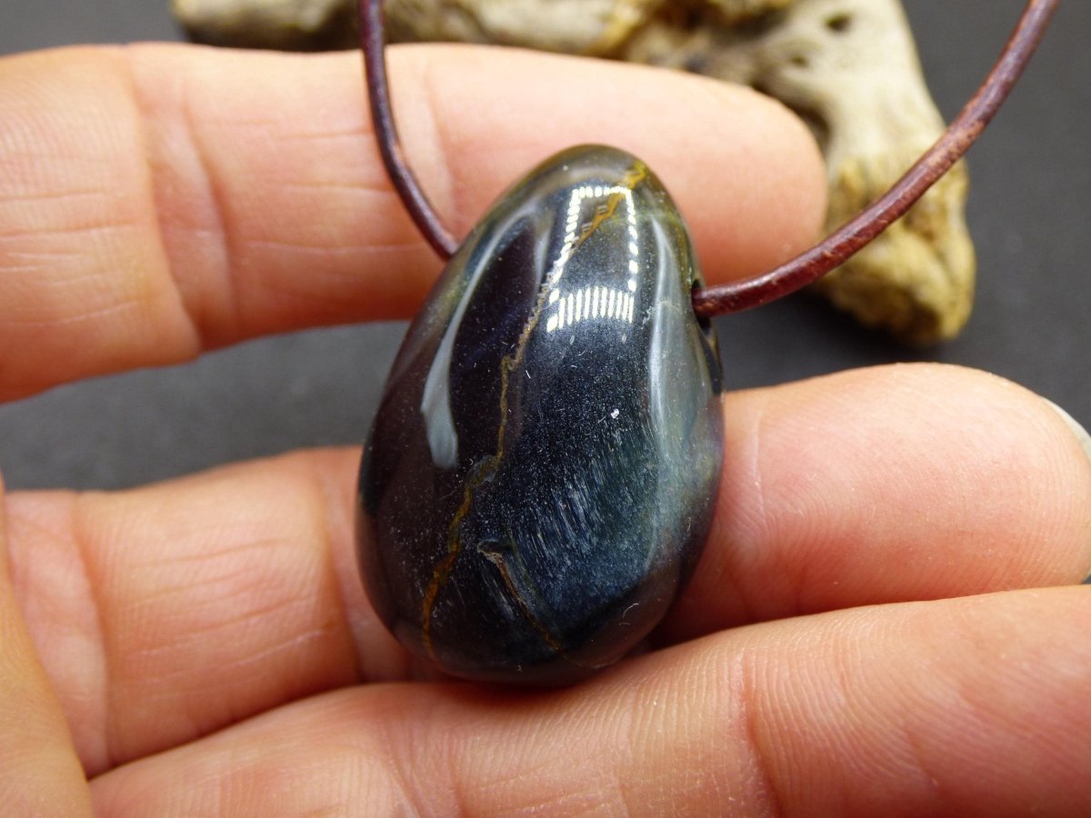 Falkenauge ~ Edelstein Kette schwarz blau schimmern funkelnd Natur Heilstein Geschenk Er SIe Mann Frau Freund Weihnachten Goa Boho Ethno Psy - Art of Nature Berlin