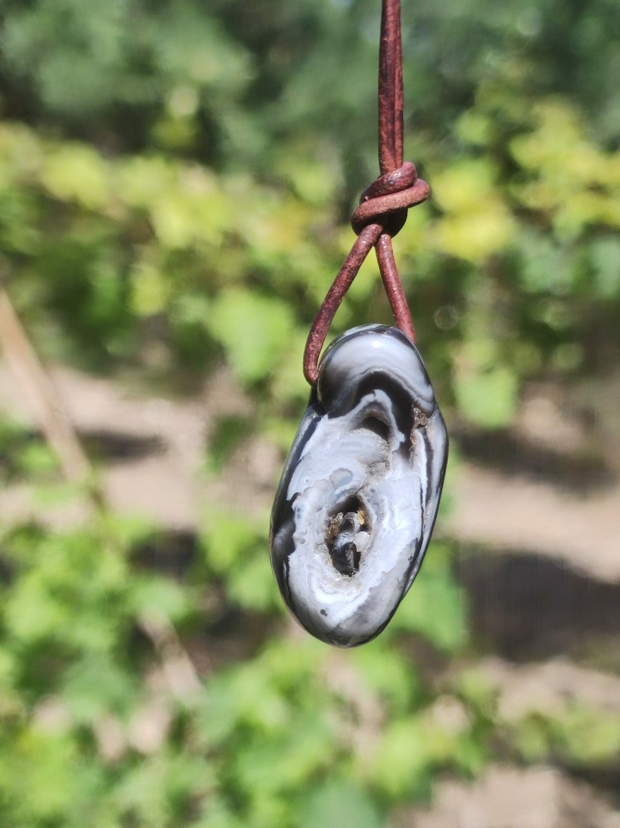 Feder Achat / Fluss Achat - Edelstein Kette Heilstein schwarz Glück Geschenk Mann Frau Er Sie Boho Tibet Ethno Natur Schutz Energie Unikat - Art of Nature Berlin