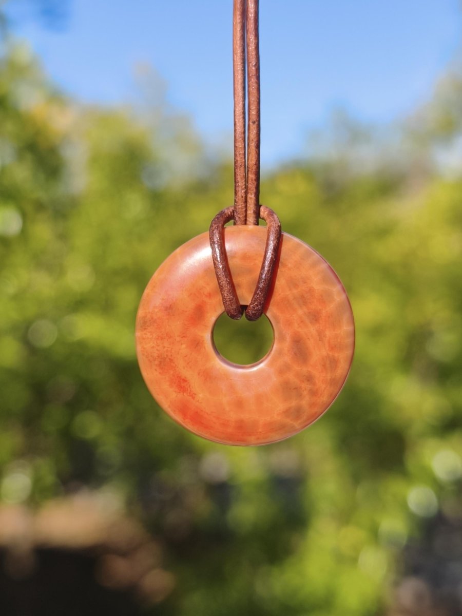 Feuerachat ~ Donut 30mm Edelstein Kette rot Natur HIPPIE GOA Boho Heilstein Kristalle Schmuck Anhänger Mann Frau Kind Geschenk Er Sie - Art of Nature Berlin