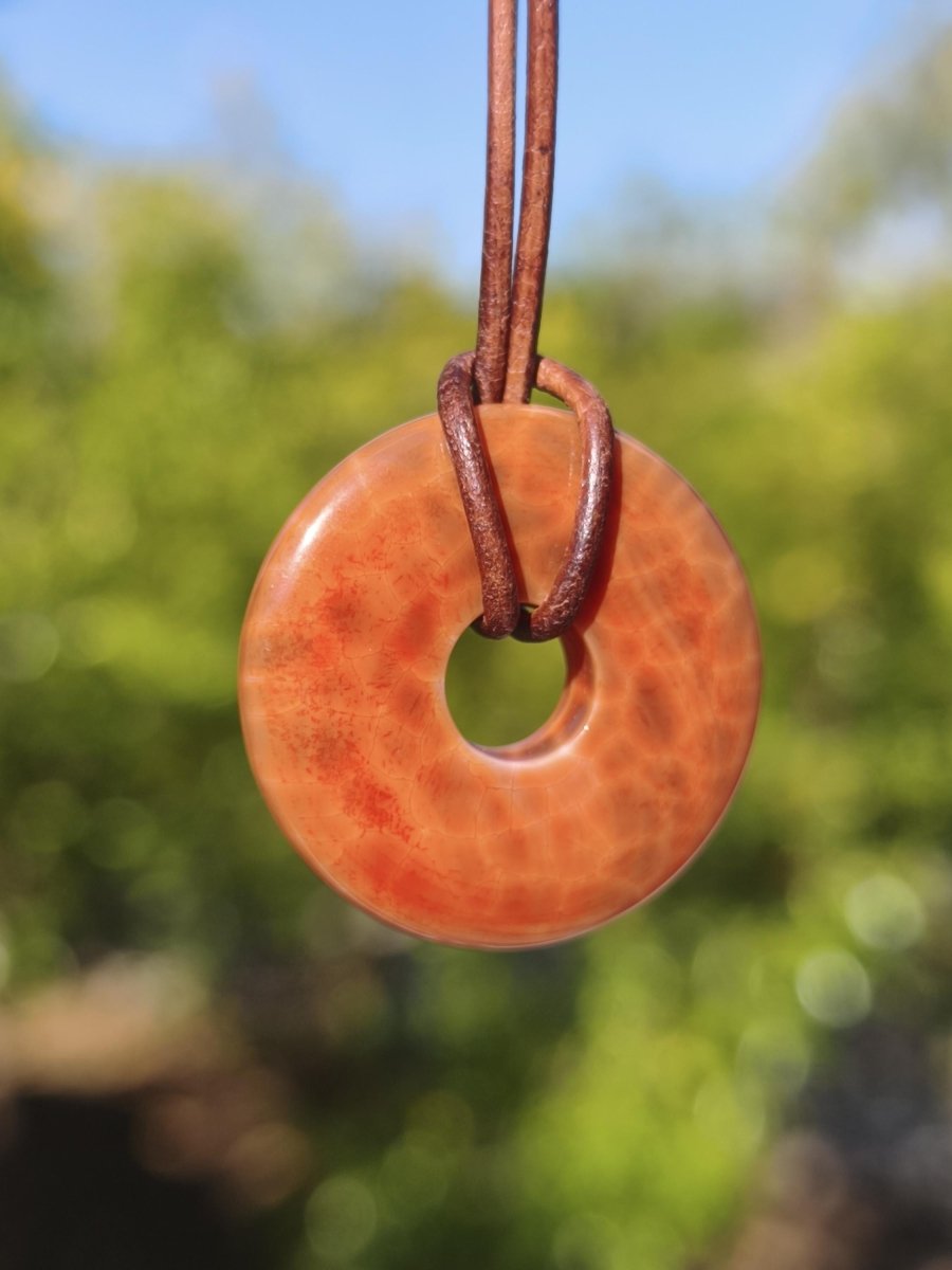 Feuerachat ~ Donut 30mm Edelstein Kette rot Natur HIPPIE GOA Boho Heilstein Kristalle Schmuck Anhänger Mann Frau Kind Geschenk Er Sie - Art of Nature Berlin