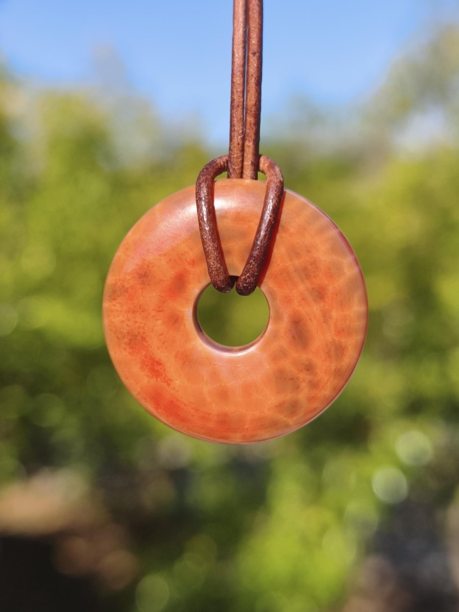 Feuerachat ~ Donut 30mm Edelstein Kette rot Natur HIPPIE GOA Boho Heilstein Kristalle Schmuck Anhänger Mann Frau Kind Geschenk Er Sie - Art of Nature Berlin