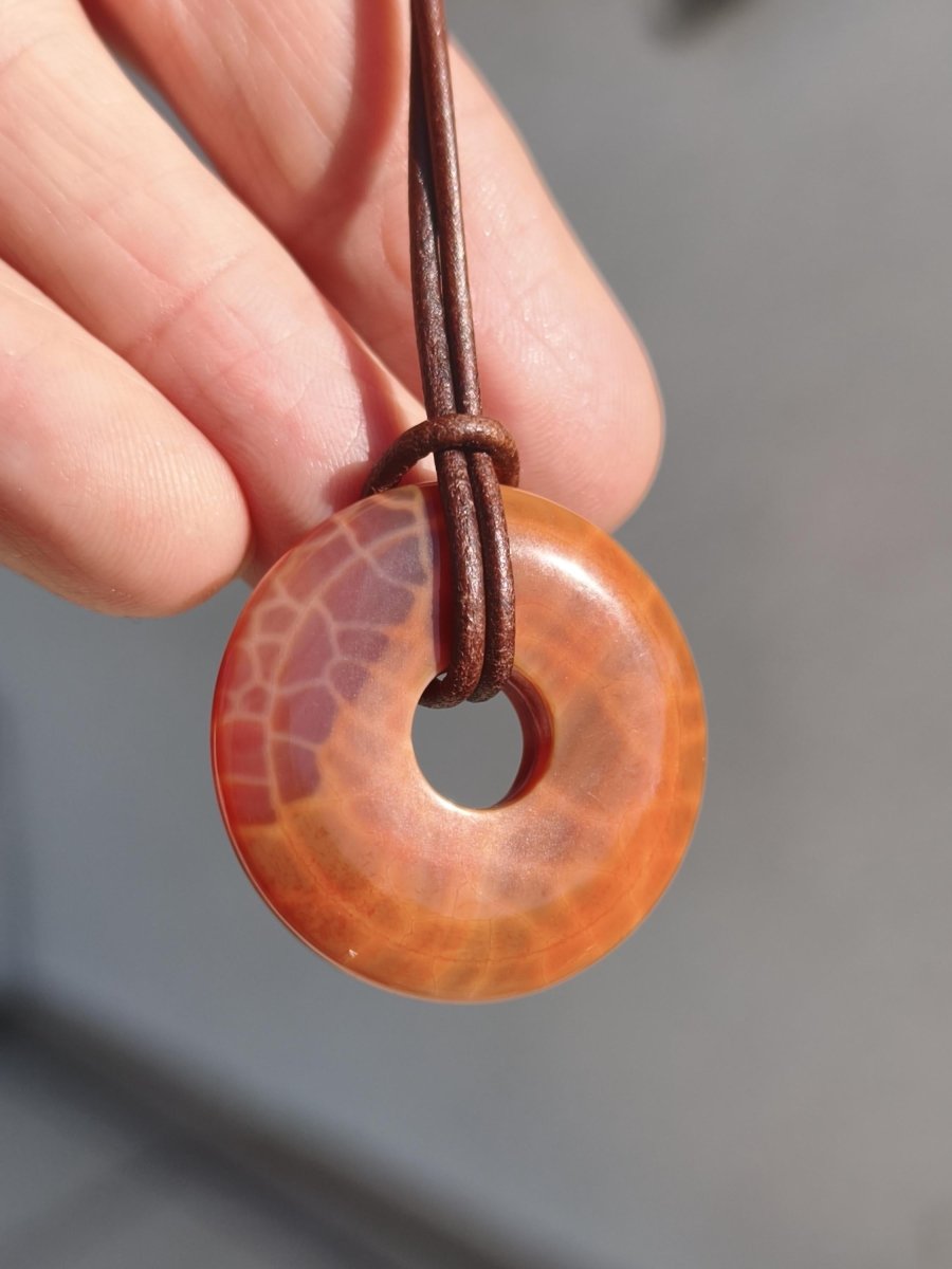 Feuerachat ~ Donut 30mm Edelstein Kette rot Natur HIPPIE GOA Boho Heilstein Kristalle Schmuck Anhänger Mann Frau Kind Geschenk Er Sie - Art of Nature Berlin
