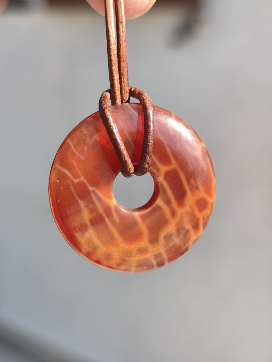 Feuerachat ~ Donut 30mm Edelstein Kette rot Natur HIPPIE GOA Boho Heilstein Kristalle Schmuck Anhänger Mann Frau Kind Geschenk Er Sie - Art of Nature Berlin