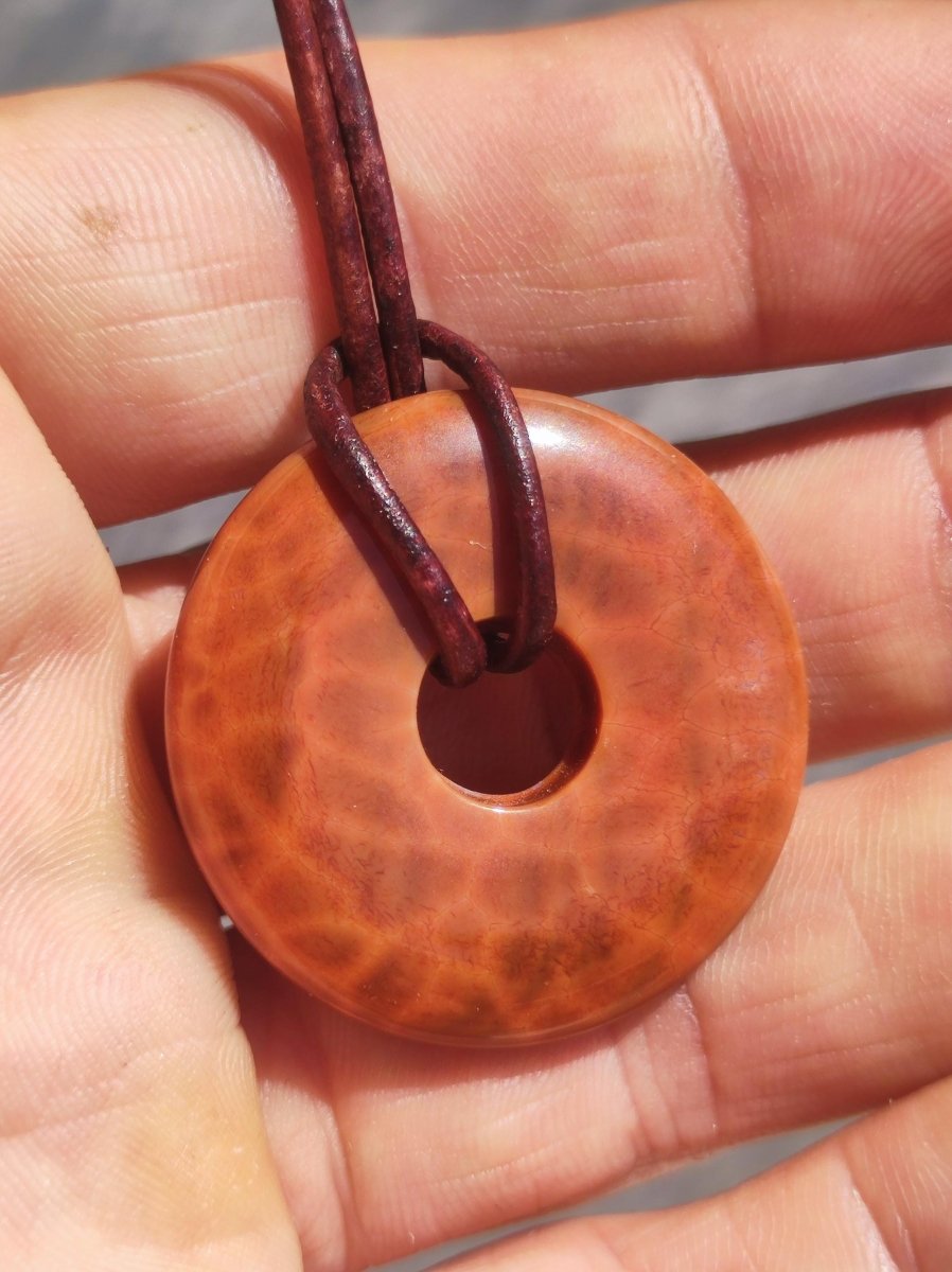 Feuerachat ~ Donut 30mm Edelstein Kette rot Natur HIPPIE GOA Boho Heilstein Kristalle Schmuck Anhänger Mann Frau Kind Geschenk Er Sie - Art of Nature Berlin