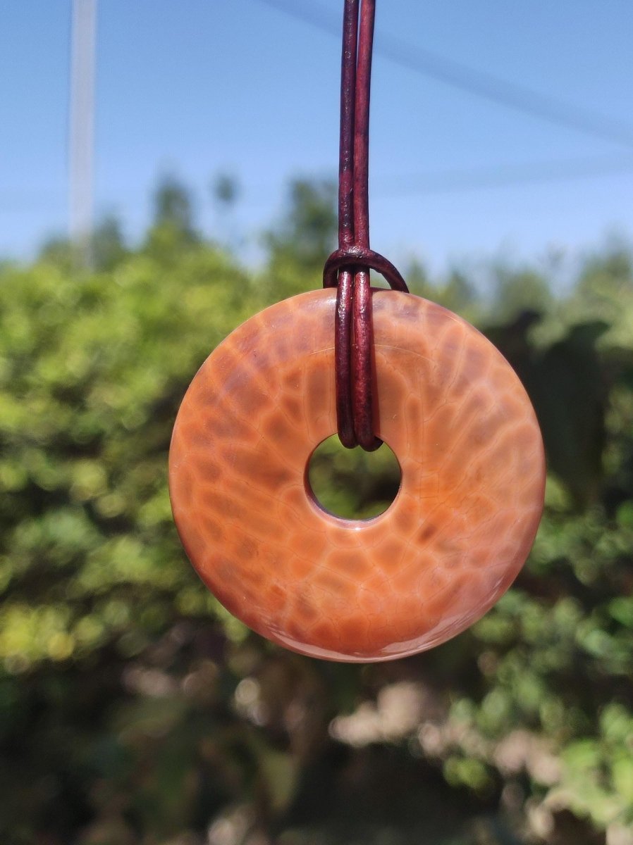 Feuerachat ~ Donut 40mm Edelstein Kette rot Natur HIPPIE GOA Boho Heilstein Kristalle Schmuck Anhänger Mann Frau Kind Geschenk Er Sie - Art of Nature Berlin
