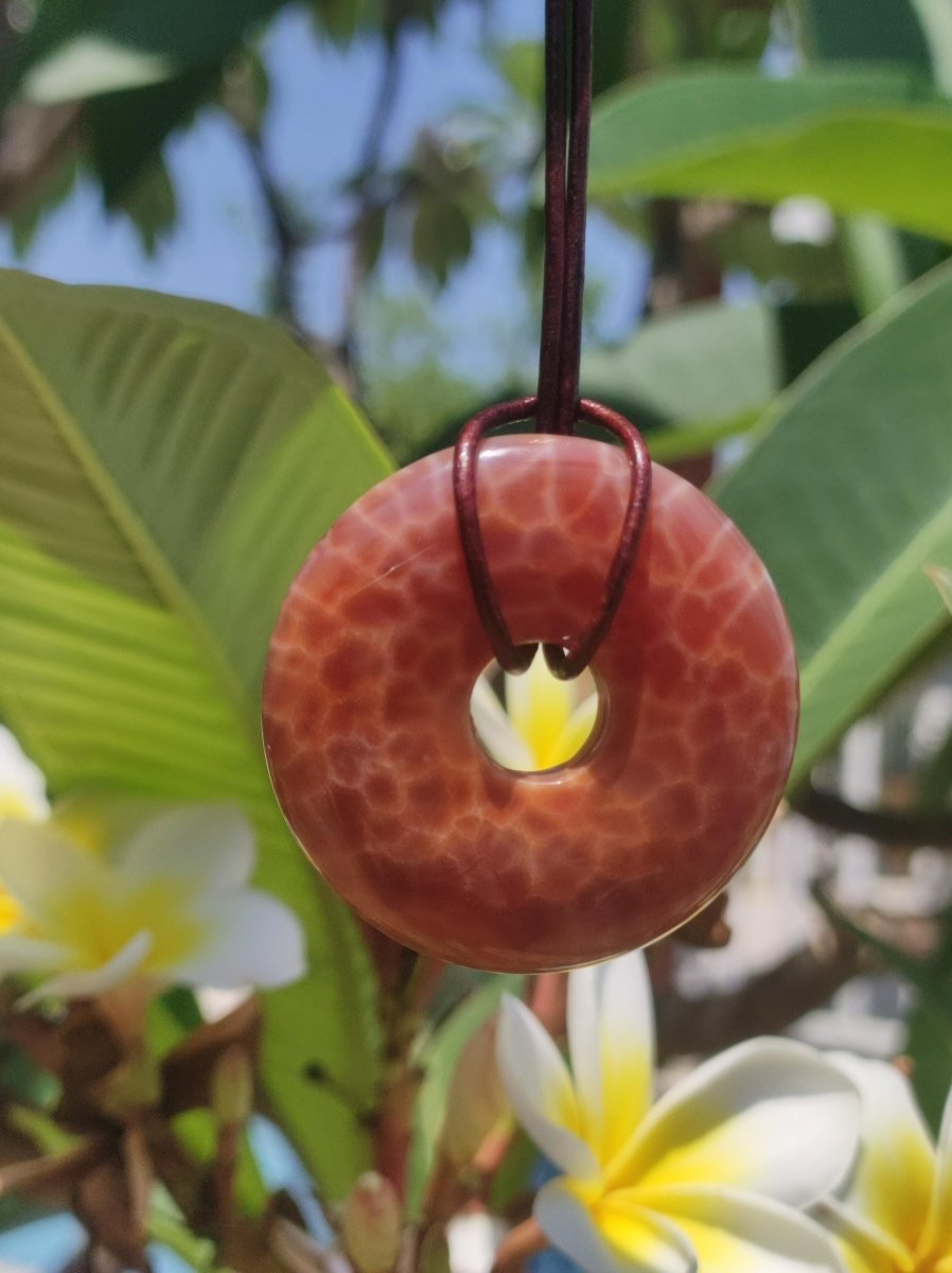 Feuerachat ~ Donut 40mm Edelstein Kette rot Natur HIPPIE GOA Boho Heilstein Kristalle Schmuck Anhänger Mann Frau Kind Geschenk Er Sie - Art of Nature Berlin