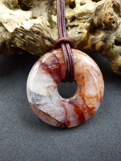 Feuerquarz / Hämatit Quarz 30mm - Edelstein Donut Kette rot Mann Frau Vater Tochter Freund Heilstein Glück Schmuck Natur Rarität Geschenk - Art of Nature Berlin