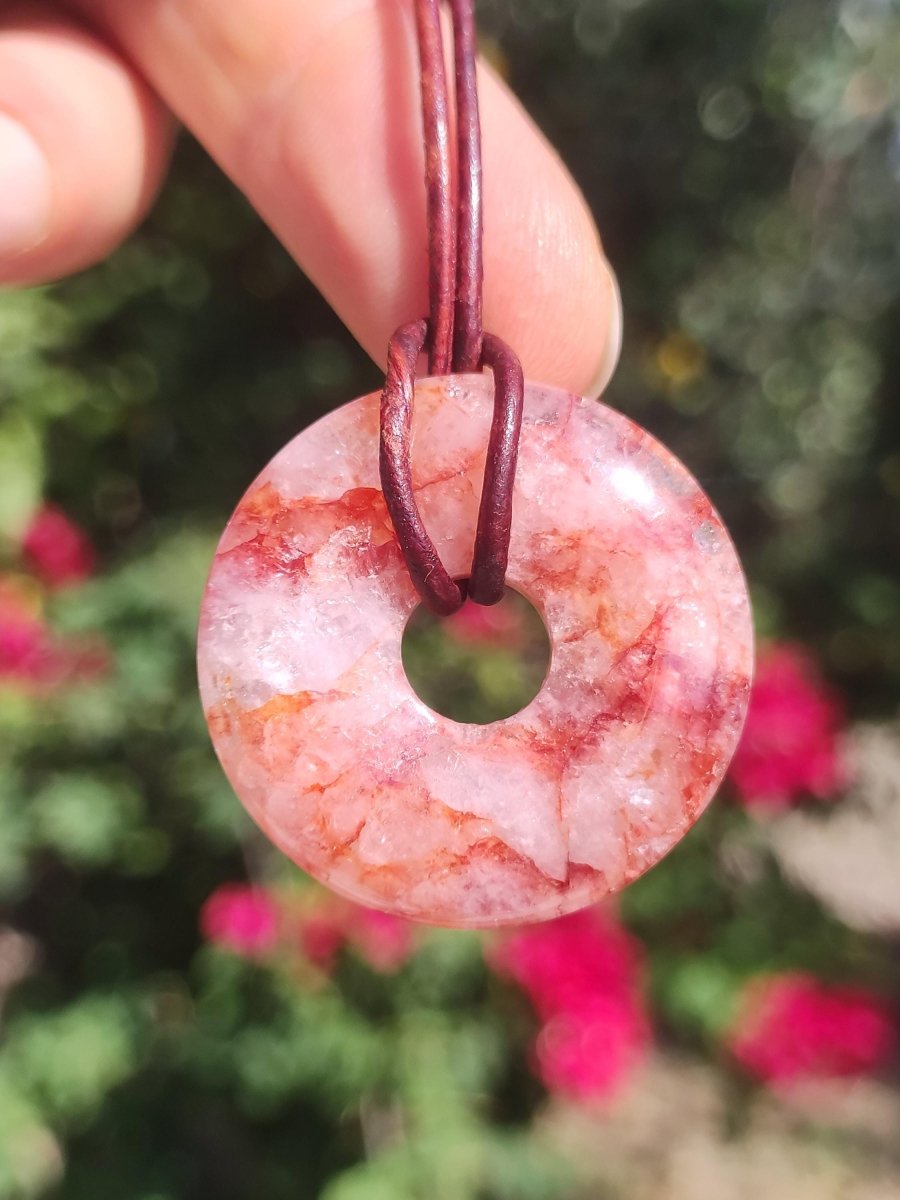 Feuerquarz / Hämatit Quarz 30mm - Edelstein Donut Kette rot Mann Frau Vater Tochter Freund Heilstein Glück Schmuck Natur Rarität Geschenk - Art of Nature Berlin