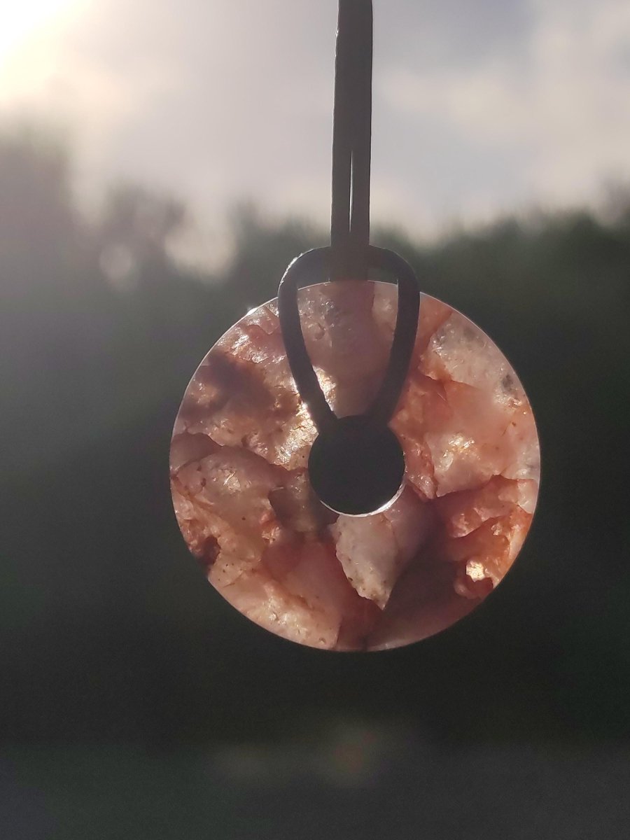 Feuerquarz / Hämatit Quarz 30mm - Edelstein Donut Kette rot Mann Frau Vater Tochter Freund Heilstein Glück Schmuck Natur Rarität Geschenk - Art of Nature Berlin