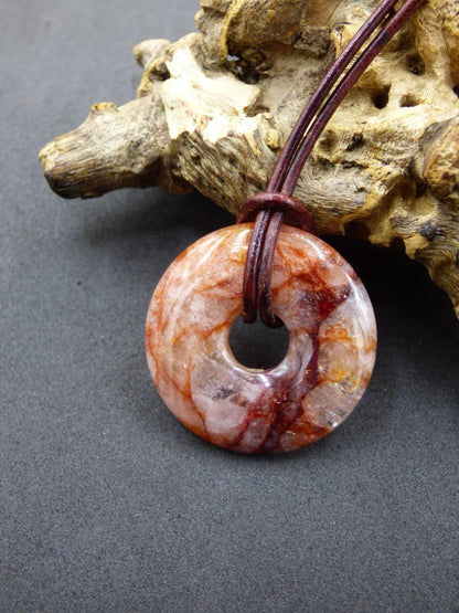 Feuerquarz / Hämatit Quarz 30mm - Edelstein Donut Kette rot Mann Frau Vater Tochter Freund Heilstein Glück Schmuck Natur Rarität Geschenk - Art of Nature Berlin