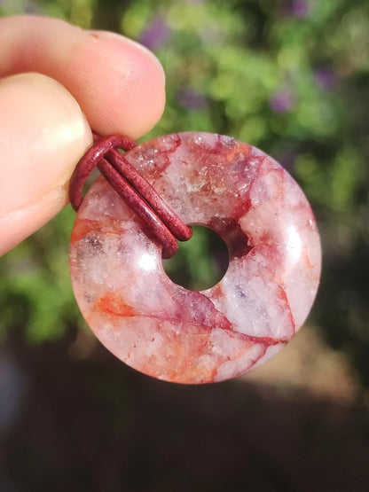 Feuerquarz / Hämatit Quarz 30mm - Edelstein Donut Kette rot Mann Frau Vater Tochter Freund Heilstein Glück Schmuck Natur Rarität Geschenk - Art of Nature Berlin