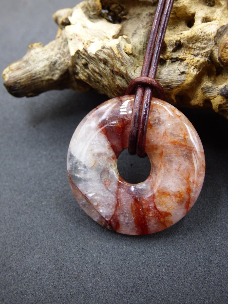 Feuerquarz / Hämatit Quarz 30mm - Edelstein Donut Kette rot Mann Frau Vater Tochter Freund Heilstein Glück Schmuck Natur Rarität Geschenk - Art of Nature Berlin