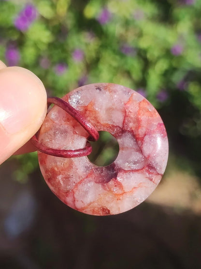 Feuerquarz / Hämatit Quarz 30mm - Edelstein Donut Kette rot Mann Frau Vater Tochter Freund Heilstein Glück Schmuck Natur Rarität Geschenk - Art of Nature Berlin