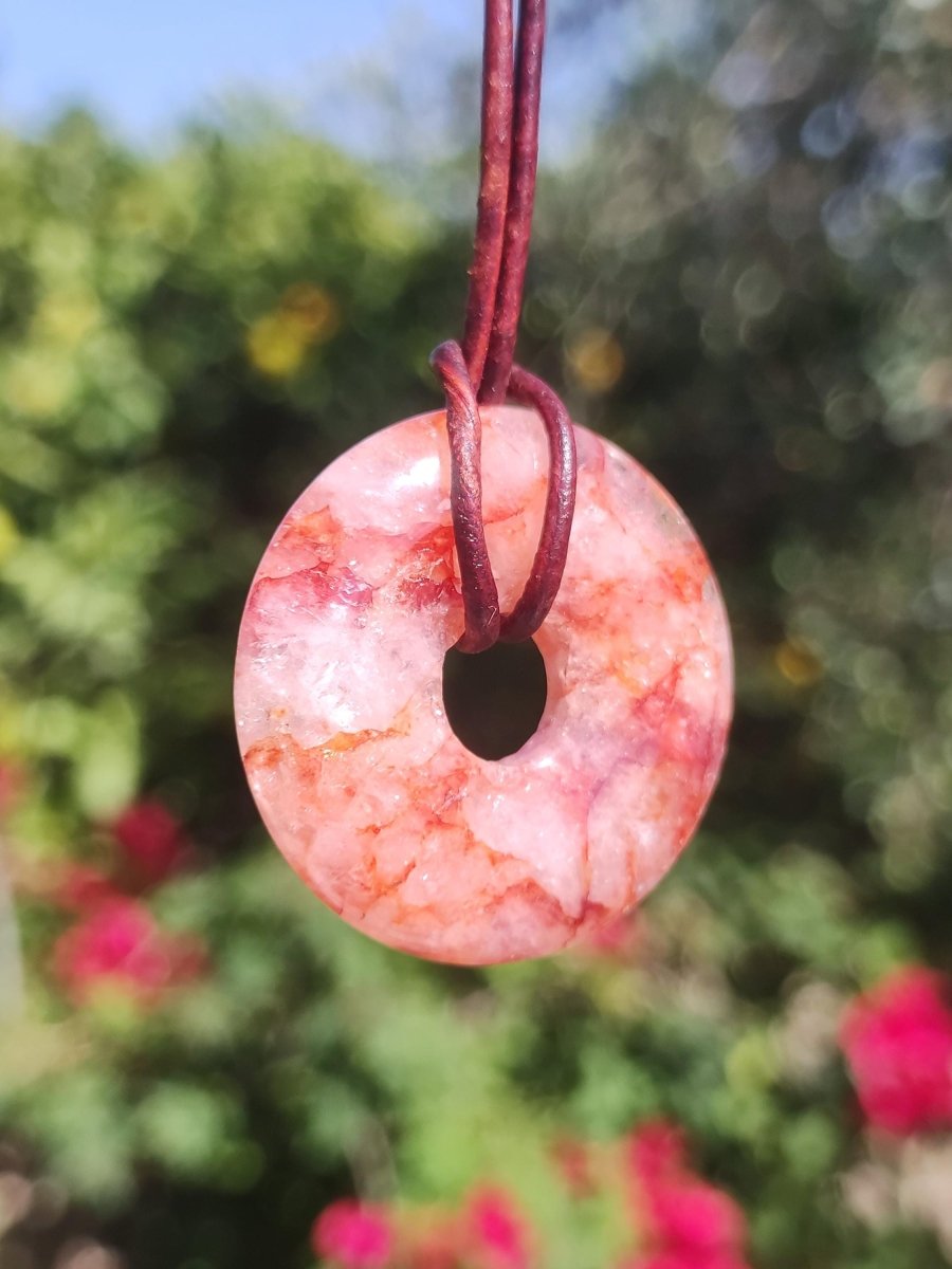 Feuerquarz / Hämatit Quarz 30mm - Edelstein Donut Kette rot Mann Frau Vater Tochter Freund Heilstein Glück Schmuck Natur Rarität Geschenk - Art of Nature Berlin