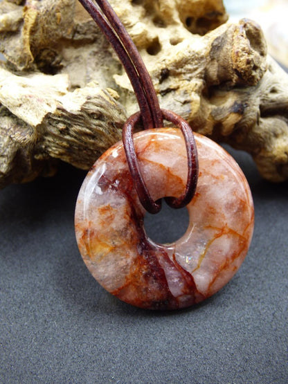 Feuerquarz / Hämatit Quarz 30mm - Edelstein Donut Kette rot Mann Frau Vater Tochter Freund Heilstein Glück Schmuck Natur Rarität Geschenk - Art of Nature Berlin