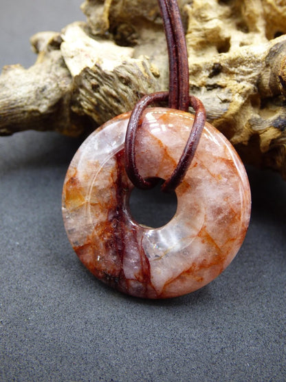 Feuerquarz / Hämatit Quarz 30mm - Edelstein Donut Kette rot Mann Frau Vater Tochter Freund Heilstein Glück Schmuck Natur Rarität Geschenk - Art of Nature Berlin