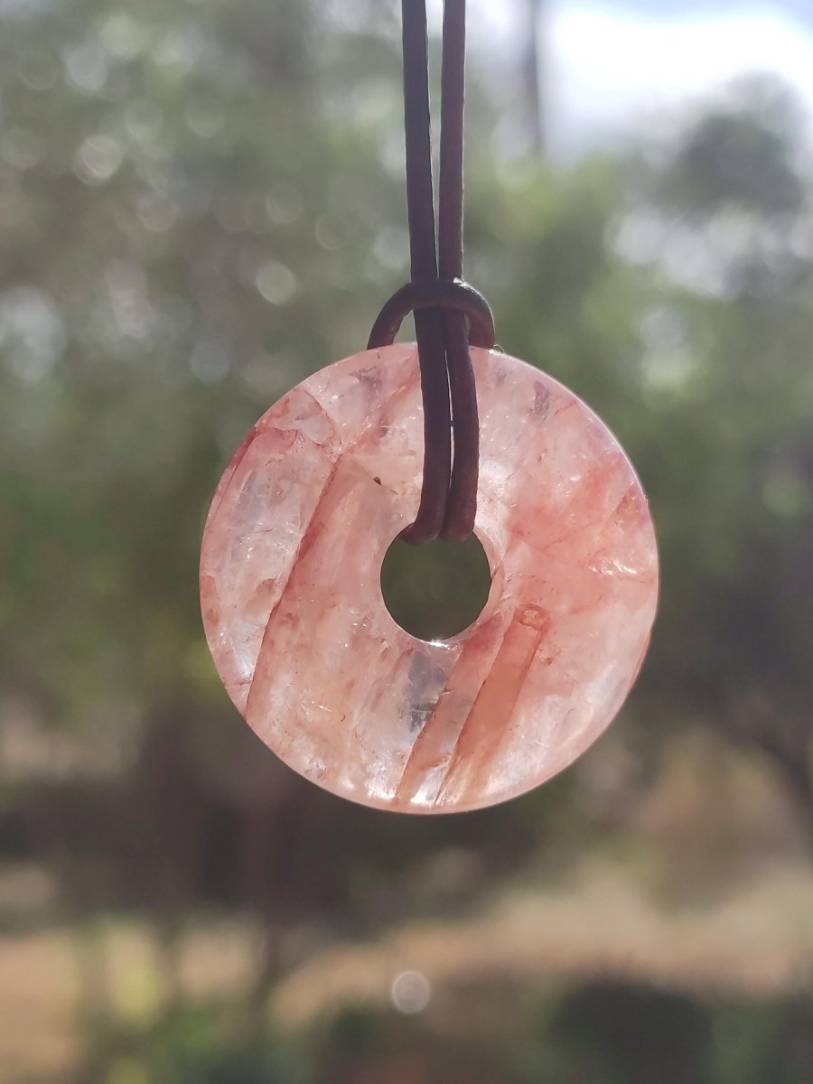 Feuerquarz / Hämatit Quarz 30mm - Edelstein Donut Kette rot Mann Frau Vater Tochter Freund Heilstein Glück Schmuck Natur Rarität Geschenk - Art of Nature Berlin