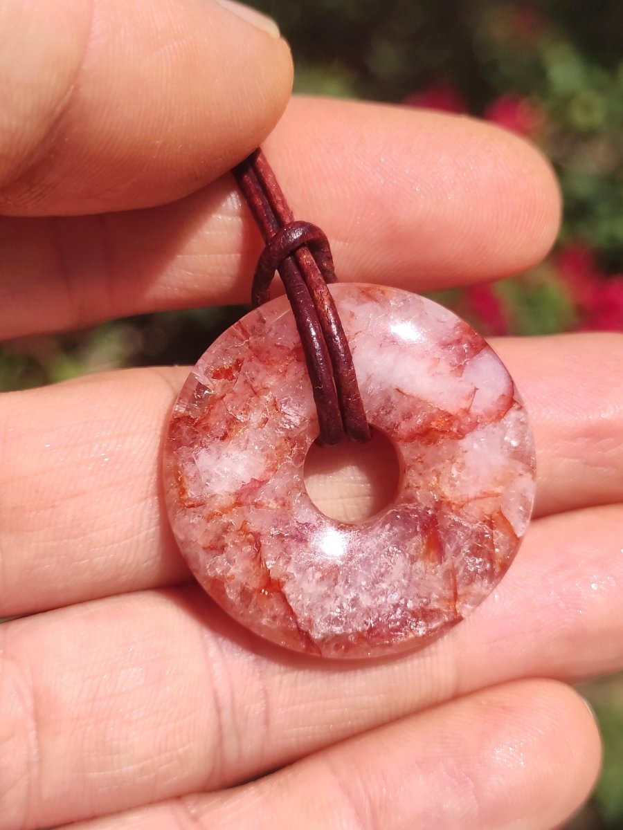 Feuerquarz / Hämatit Quarz 30mm - Edelstein Donut Kette rot Mann Frau Vater Tochter Freund Heilstein Glück Schmuck Natur Rarität Geschenk - Art of Nature Berlin