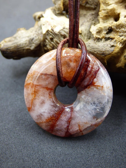 Feuerquarz / Hämatit Quarz 30mm - Edelstein Donut Kette rot Mann Frau Vater Tochter Freund Heilstein Glück Schmuck Natur Rarität Geschenk - Art of Nature Berlin