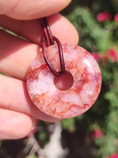 Feuerquarz / Hämatit Quarz 30mm - Edelstein Donut Kette rot Mann Frau Vater Tochter Freund Heilstein Glück Schmuck Natur Rarität Geschenk - Art of Nature Berlin
