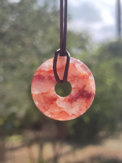 Feuerquarz / Hämatit Quarz 30mm - Edelstein Donut Kette rot Mann Frau Vater Tochter Freund Heilstein Glück Schmuck Natur Rarität Geschenk - Art of Nature Berlin