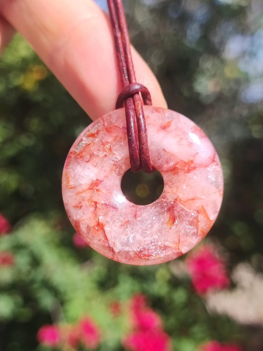 Feuerquarz / Hämatit Quarz 30mm - Edelstein Donut Kette rot Mann Frau Vater Tochter Freund Heilstein Glück Schmuck Natur Rarität Geschenk - Art of Nature Berlin