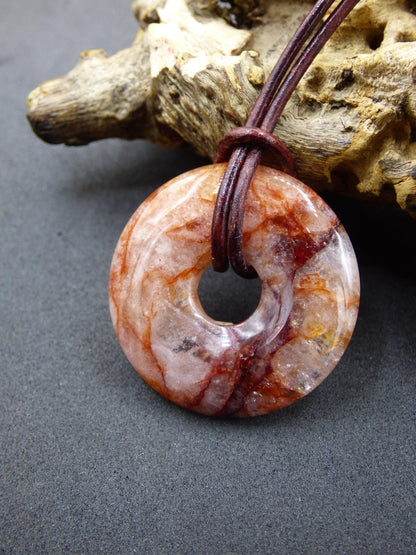 Feuerquarz / Hämatit Quarz 30mm - Edelstein Donut Kette rot Mann Frau Vater Tochter Freund Heilstein Glück Schmuck Natur Rarität Geschenk - Art of Nature Berlin