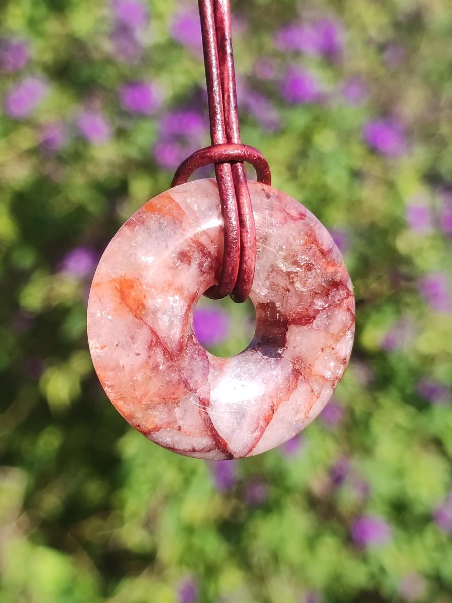 Feuerquarz / Hämatit Quarz 30mm - Edelstein Donut Kette rot Mann Frau Vater Tochter Freund Heilstein Glück Schmuck Natur Rarität Geschenk - Art of Nature Berlin