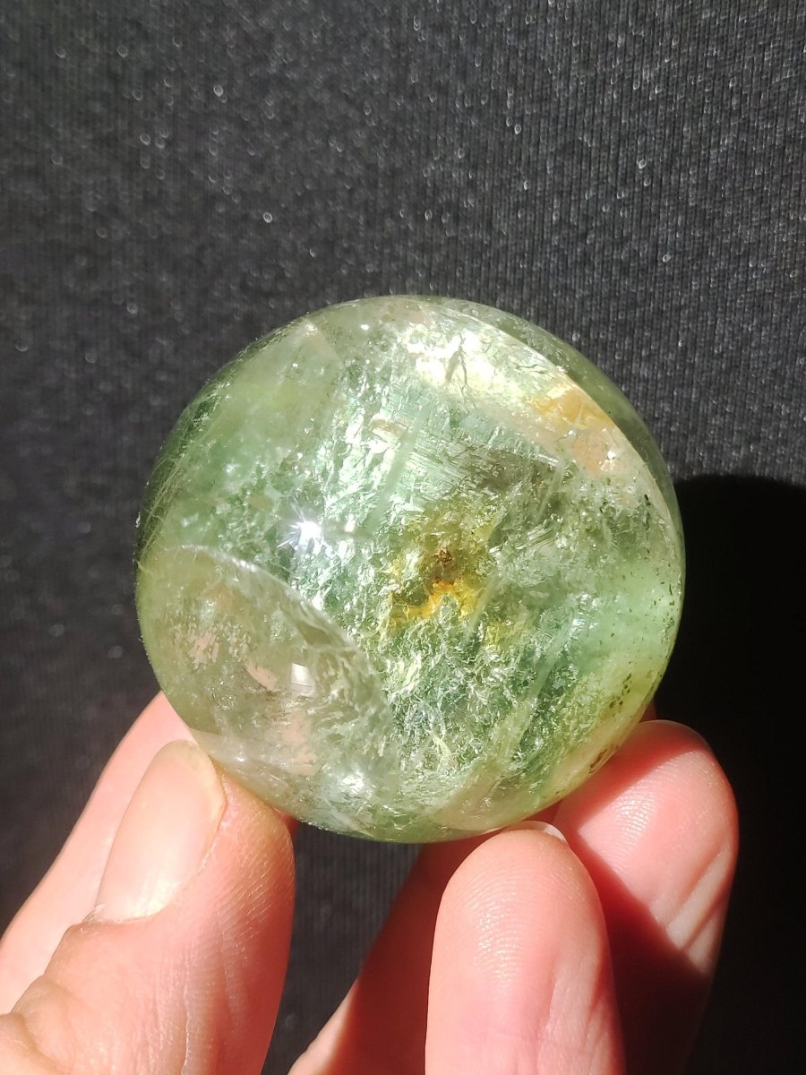Fluorit A grün ~ Magische Edelstein Kugel Deko Sphere Meditation Sammler Kristall Heilstein Natur Qualität Geschenk Er Sie Mann Frau Wohnen - Art of Nature Berlin