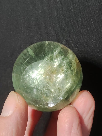 Fluorit A grün ~ Magische Edelstein Kugel Deko Sphere Meditation Sammler Kristall Heilstein Natur Qualität Geschenk Er Sie Mann Frau Wohnen - Art of Nature Berlin