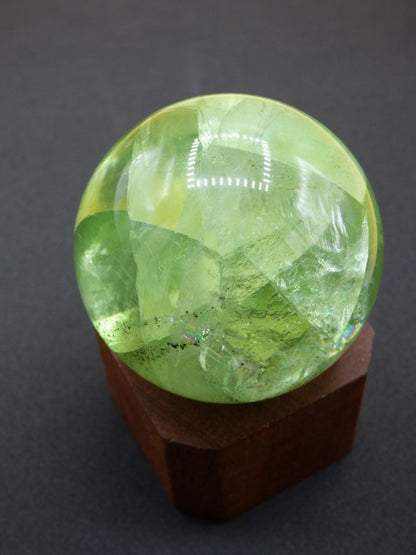 Fluorit A grün ~ Magische Edelstein Kugel Deko Sphere Meditation Sammler Kristall Heilstein Natur Qualität Geschenk Er Sie Mann Frau Wohnen - Art of Nature Berlin