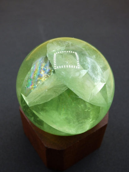 Fluorit A grün ~ Magische Edelstein Kugel Deko Sphere Meditation Sammler Kristall Heilstein Natur Qualität Geschenk Er Sie Mann Frau Wohnen - Art of Nature Berlin