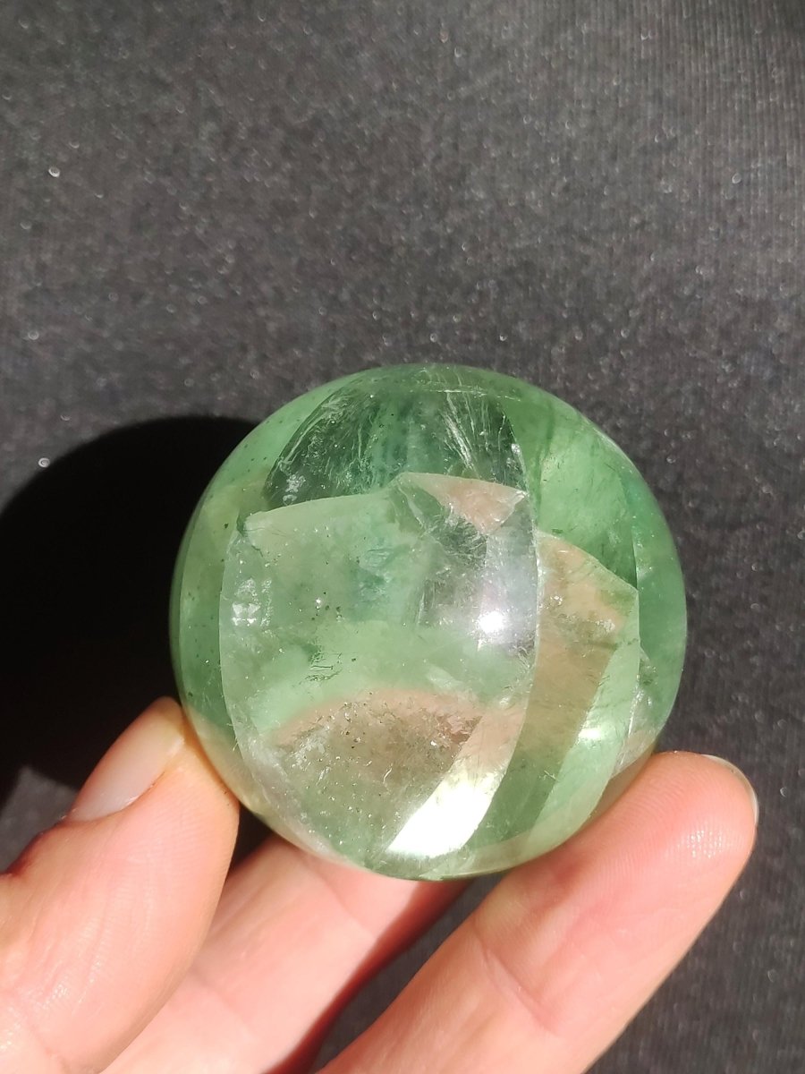 Fluorit A grün ~ Magische Edelstein Kugel Deko Sphere Meditation Sammler Kristall Heilstein Natur Qualität Geschenk Er Sie Mann Frau Wohnen - Art of Nature Berlin