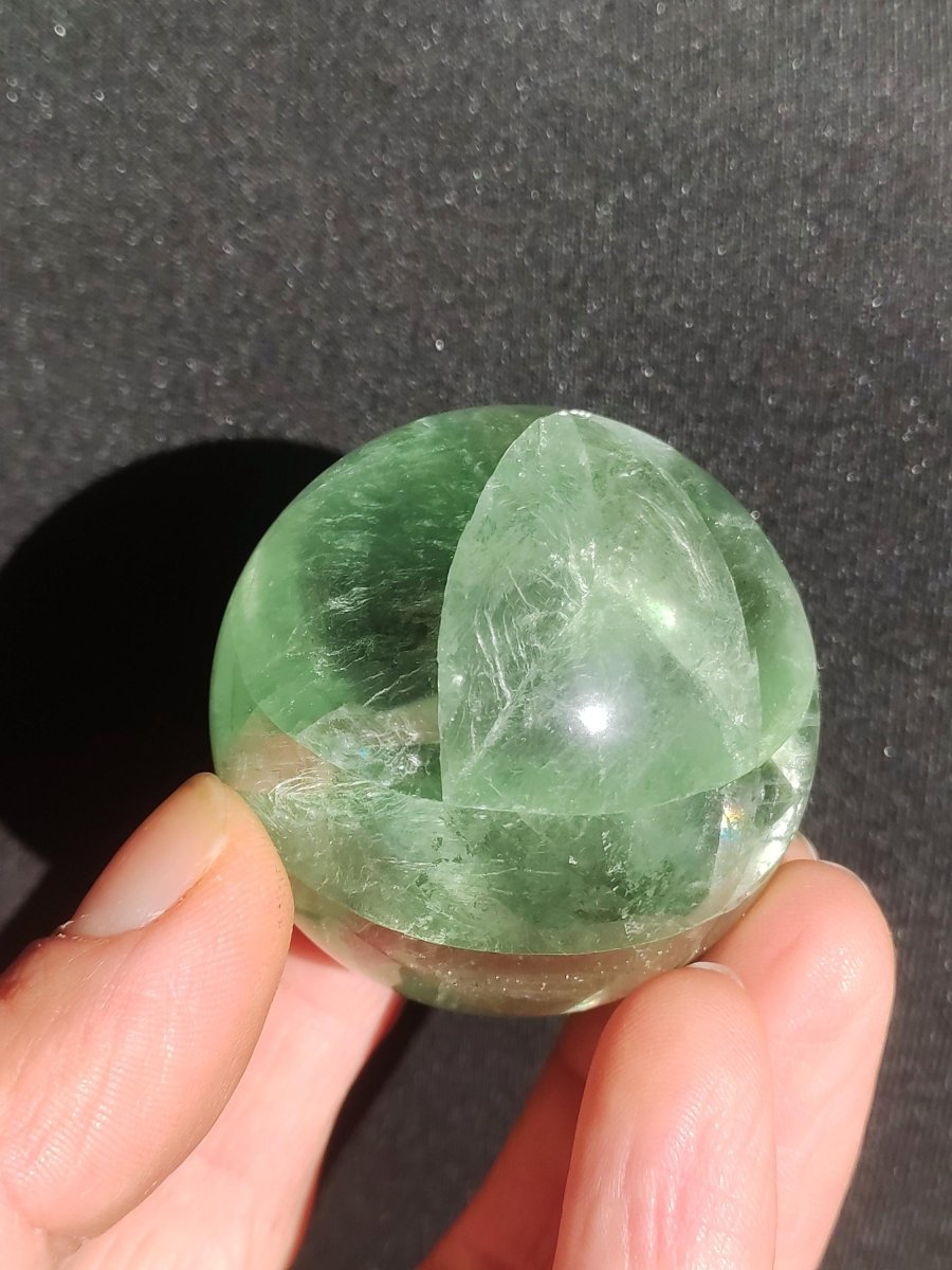 Fluorit A grün ~ Magische Edelstein Kugel Deko Sphere Meditation Sammler Kristall Heilstein Natur Qualität Geschenk Er Sie Mann Frau Wohnen - Art of Nature Berlin