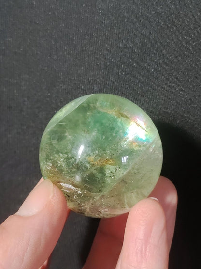 Fluorit A grün ~ Magische Edelstein Kugel Deko Sphere Meditation Sammler Kristall Heilstein Natur Qualität Geschenk Er Sie Mann Frau Wohnen - Art of Nature Berlin