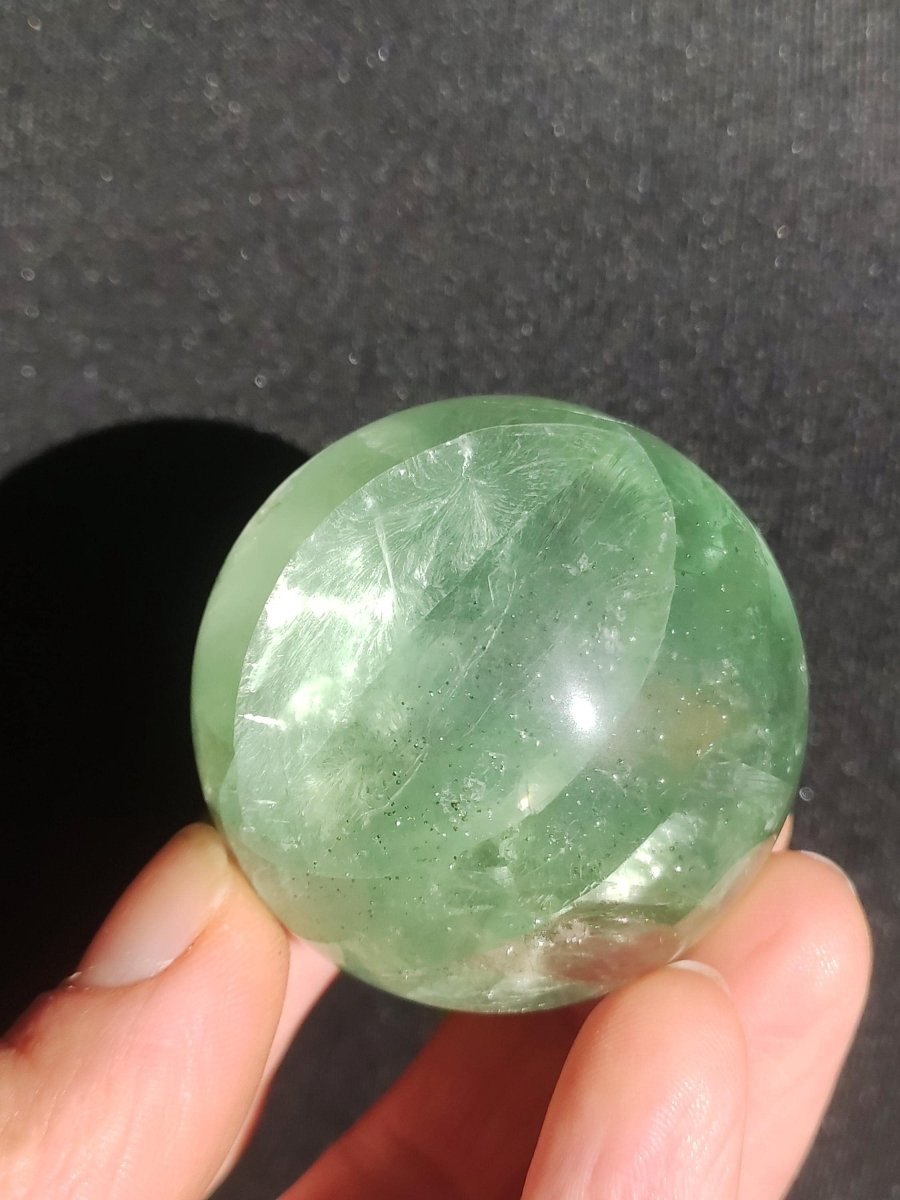 Fluorit A grün ~ Magische Edelstein Kugel Deko Sphere Meditation Sammler Kristall Heilstein Natur Qualität Geschenk Er Sie Mann Frau Wohnen - Art of Nature Berlin