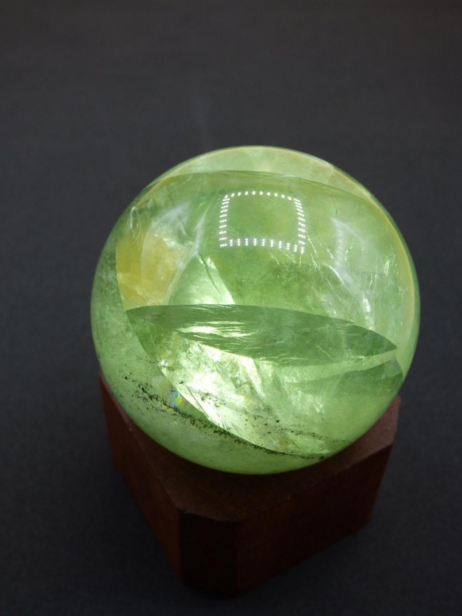 Fluorit A grün ~ Magische Edelstein Kugel Deko Sphere Meditation Sammler Kristall Heilstein Natur Qualität Geschenk Er Sie Mann Frau Wohnen - Art of Nature Berlin