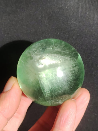 Fluorit AA grün ~ Magische Edelstein Kugel Deko Sphere Meditation Sammler Kristall Heilstein Natur Qualität Geschenk Er Sie Mann Frau Wohnen - Art of Nature Berlin