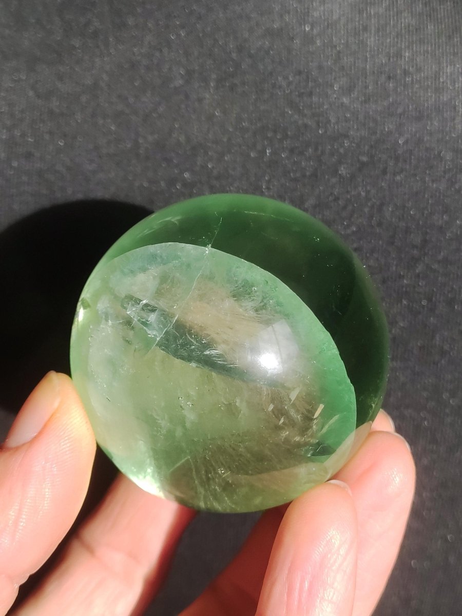 Fluorit AA grün ~ Magische Edelstein Kugel Deko Sphere Meditation Sammler Kristall Heilstein Natur Qualität Geschenk Er Sie Mann Frau Wohnen - Art of Nature Berlin