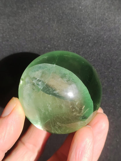 Fluorit AA grün ~ Magische Edelstein Kugel Deko Sphere Meditation Sammler Kristall Heilstein Natur Qualität Geschenk Er Sie Mann Frau Wohnen - Art of Nature Berlin