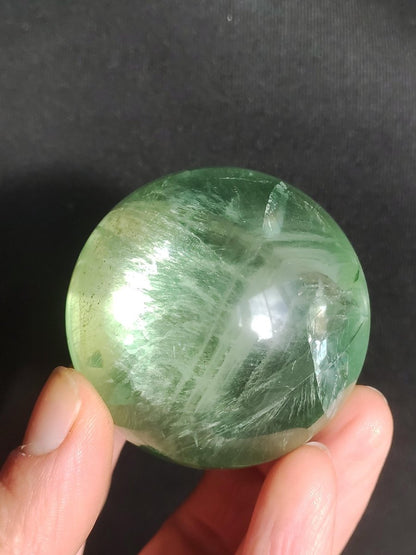 Fluorit AA grün ~ Magische Edelstein Kugel Deko Sphere Meditation Sammler Kristall Heilstein Natur Qualität Geschenk Er Sie Mann Frau Wohnen - Art of Nature Berlin