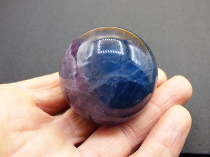 Fluorit blau lila *Rarität* - Edelstein Kugel Deko Sphere Kristall Heilstein Spielkugel Meditation Geschenk Er Sie Mann Frau Freundin Wohnen - Art of Nature Berlin