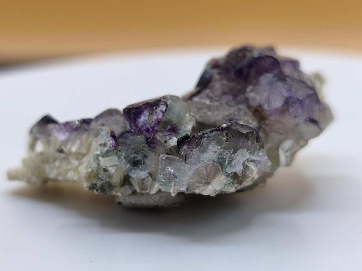 Fluorit Kristallstufe – Violett-Grüner Fluorit aus Erongo, Namibia – Sammlerstück | Seltene Sammler Kristall Stufe Mineral Heilstein Deko - Art of Nature Berlin