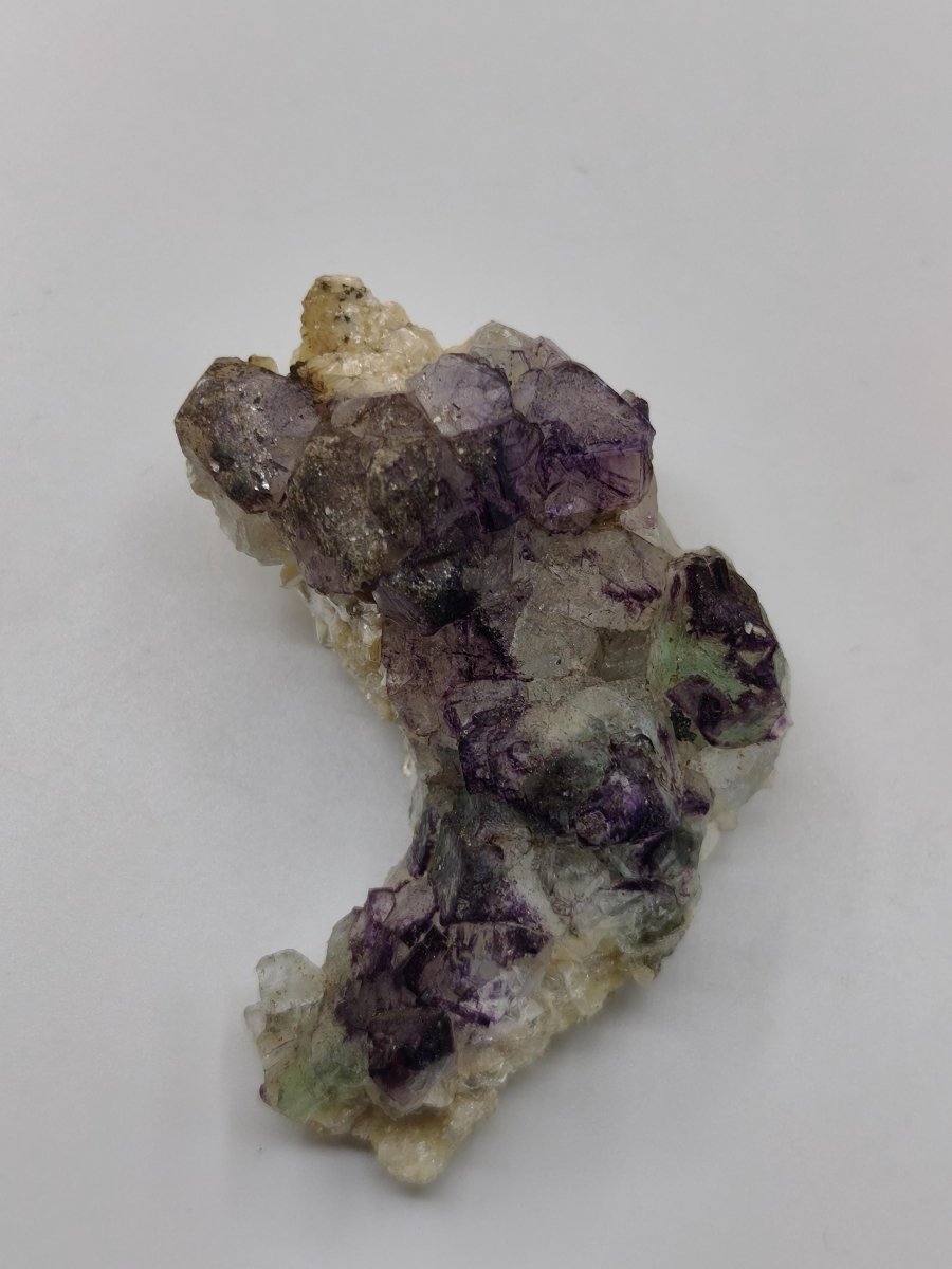 Fluorit Kristallstufe – Violett-Grüner Fluorit aus Erongo, Namibia – Sammlerstück | Seltene Sammler Kristall Stufe Mineral Heilstein Deko - Art of Nature Berlin