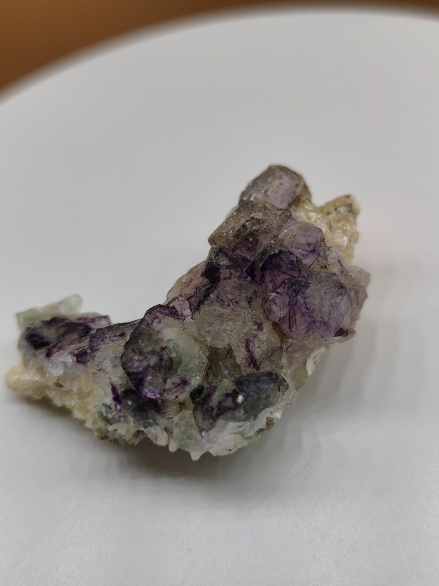 Fluorit Kristallstufe – Violett-Grüner Fluorit aus Erongo, Namibia – Sammlerstück | Seltene Sammler Kristall Stufe Mineral Heilstein Deko - Art of Nature Berlin