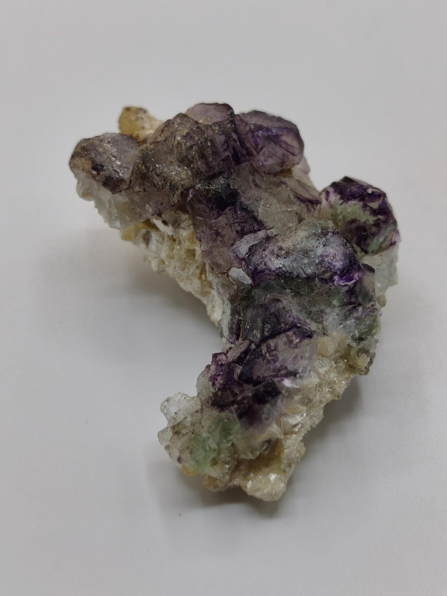 Fluorit Kristallstufe – Violett-Grüner Fluorit aus Erongo, Namibia – Sammlerstück | Seltene Sammler Kristall Stufe Mineral Heilstein Deko - Art of Nature Berlin