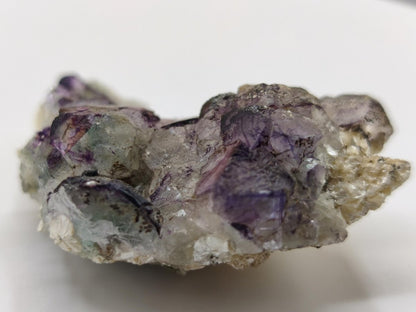 Fluorit Kristallstufe – Violett-Grüner Fluorit aus Erongo, Namibia – Sammlerstück | Seltene Sammler Kristall Stufe Mineral Heilstein Deko - Art of Nature Berlin