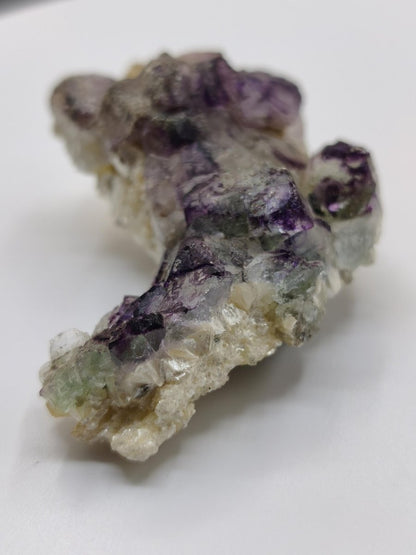 Fluorit Kristallstufe – Violett-Grüner Fluorit aus Erongo, Namibia – Sammlerstück | Seltene Sammler Kristall Stufe Mineral Heilstein Deko - Art of Nature Berlin
