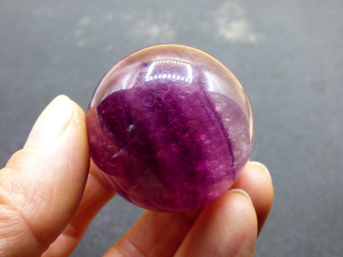 Fluorit lila pink rosa rot ~ Magische Edelstein Kugel Massage & Deko Sphere Crystal Spielkugel Meditation HIPPIE Ethno Heilstein Naturschatz - Art of Nature Berlin