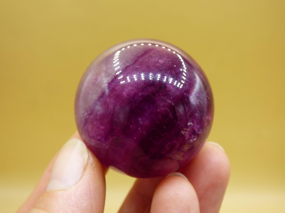 Fluorit lila pink rosa rot ~ Magische Edelstein Kugel Massage & Deko Sphere Crystal Spielkugel Meditation HIPPIE Ethno Heilstein Naturschatz - Art of Nature Berlin